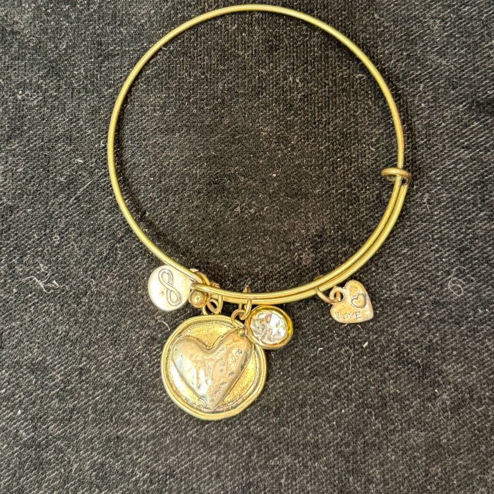 Source Unknown Gold Heart Charm Bracelet